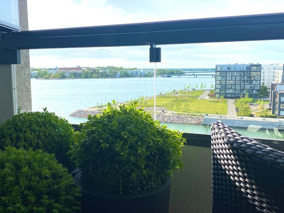 Goldfinger Yksioe Merinaekoealalla 7 Krs Apartment