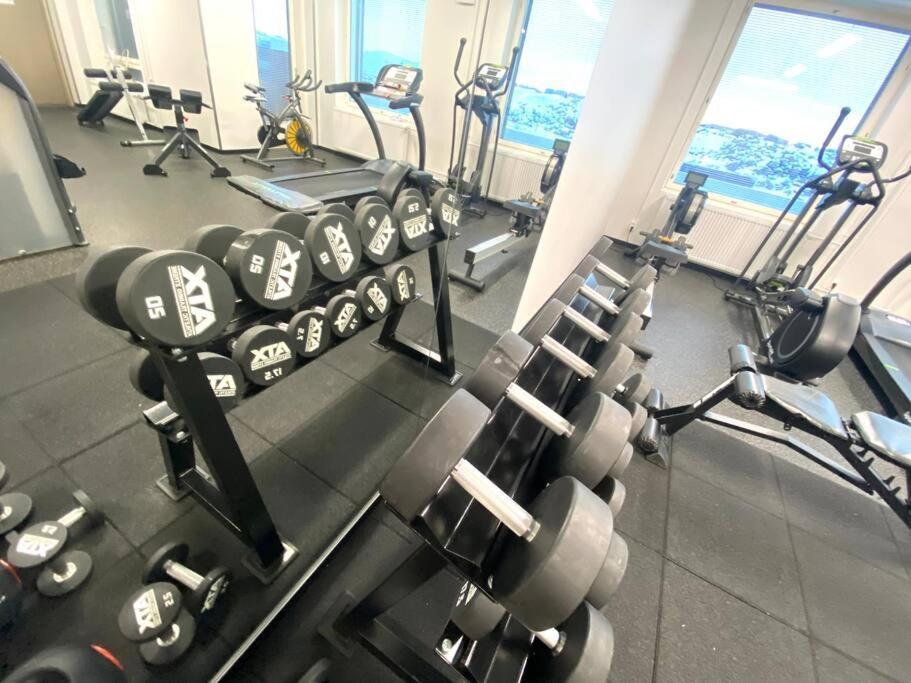 Goldfinger Yksioe Merinaekoealalla 7 Krs Apartment *