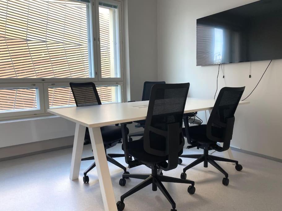 Apartment Goldfinger Yksioe Merinaekoealalla 7 Krs