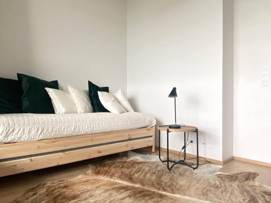 Goldfinger Yksioe Merinaekoealalla 7 Krs Apartment