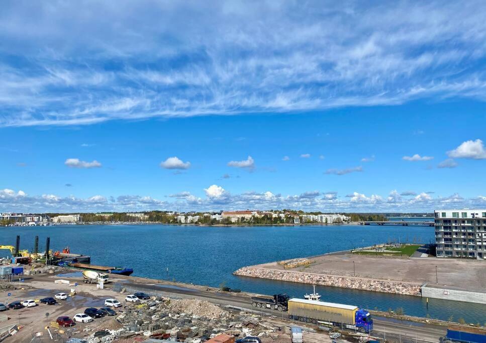 Apartment Goldfinger Yksioe Merinaekoealalla 7 Krs